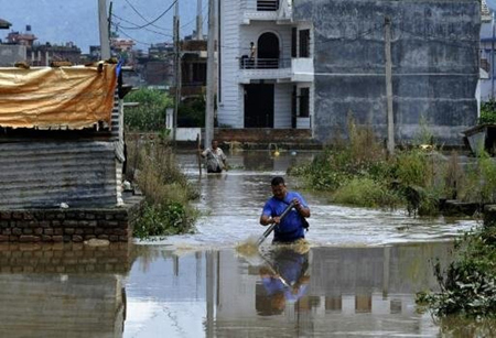 Mưa lớn gây lũ lụt trên diện rộng tại Nepal.